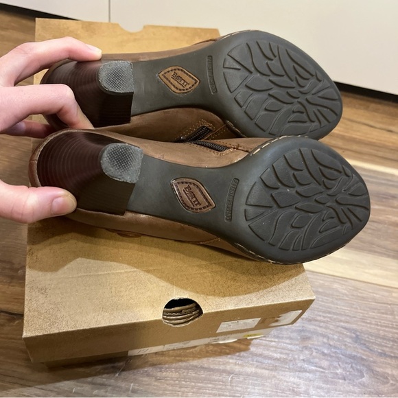 Born Women’s Low Bootie Sz 7.5 US Calixta Button Brown Leather Side Zip Heel - Picture 9 of 9